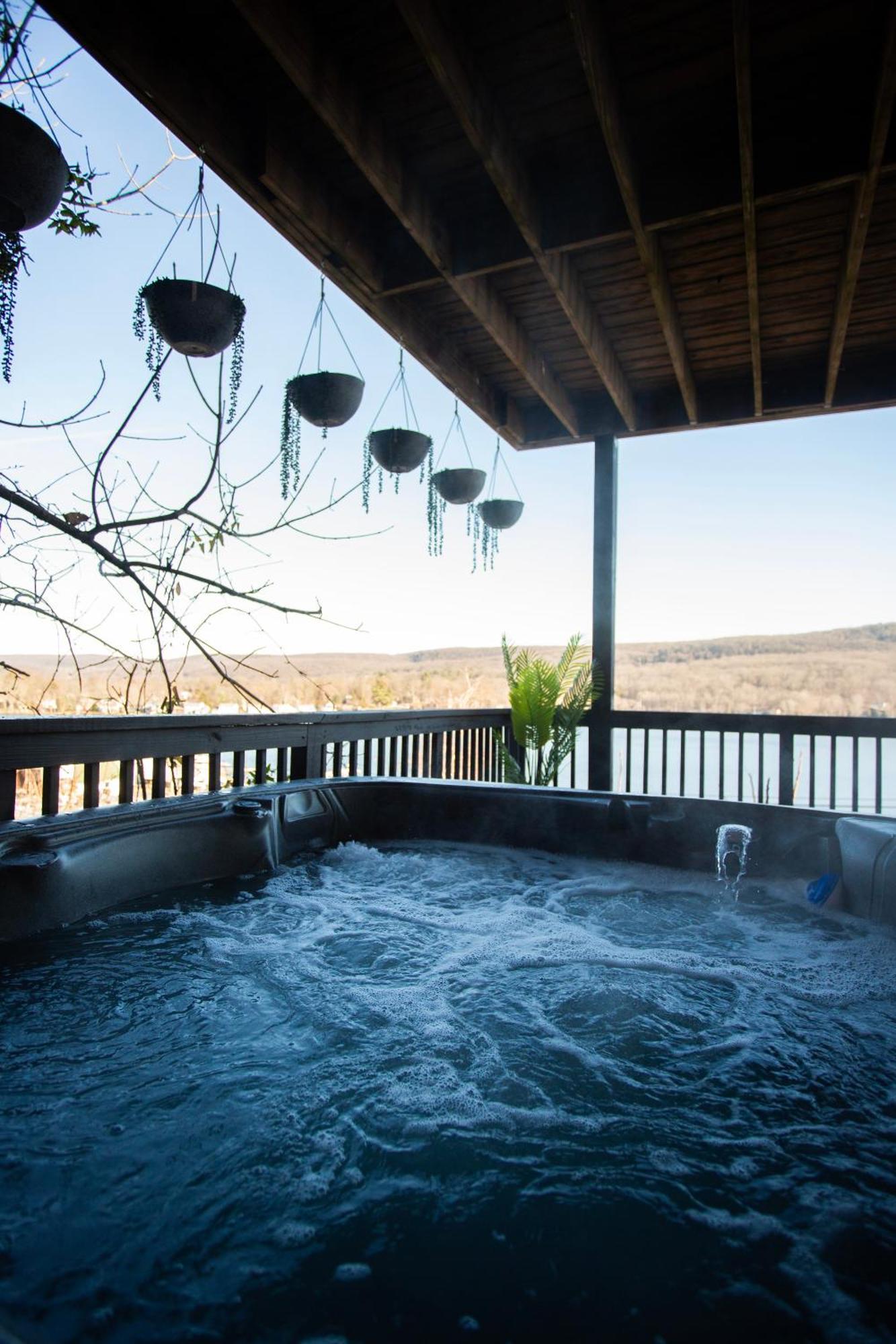 Lakeview House - Hot Tub - Firepit - Stunning Views - Spacious Deck - Cozy Living Room - Bar Greenwood Lake Exteriör bild