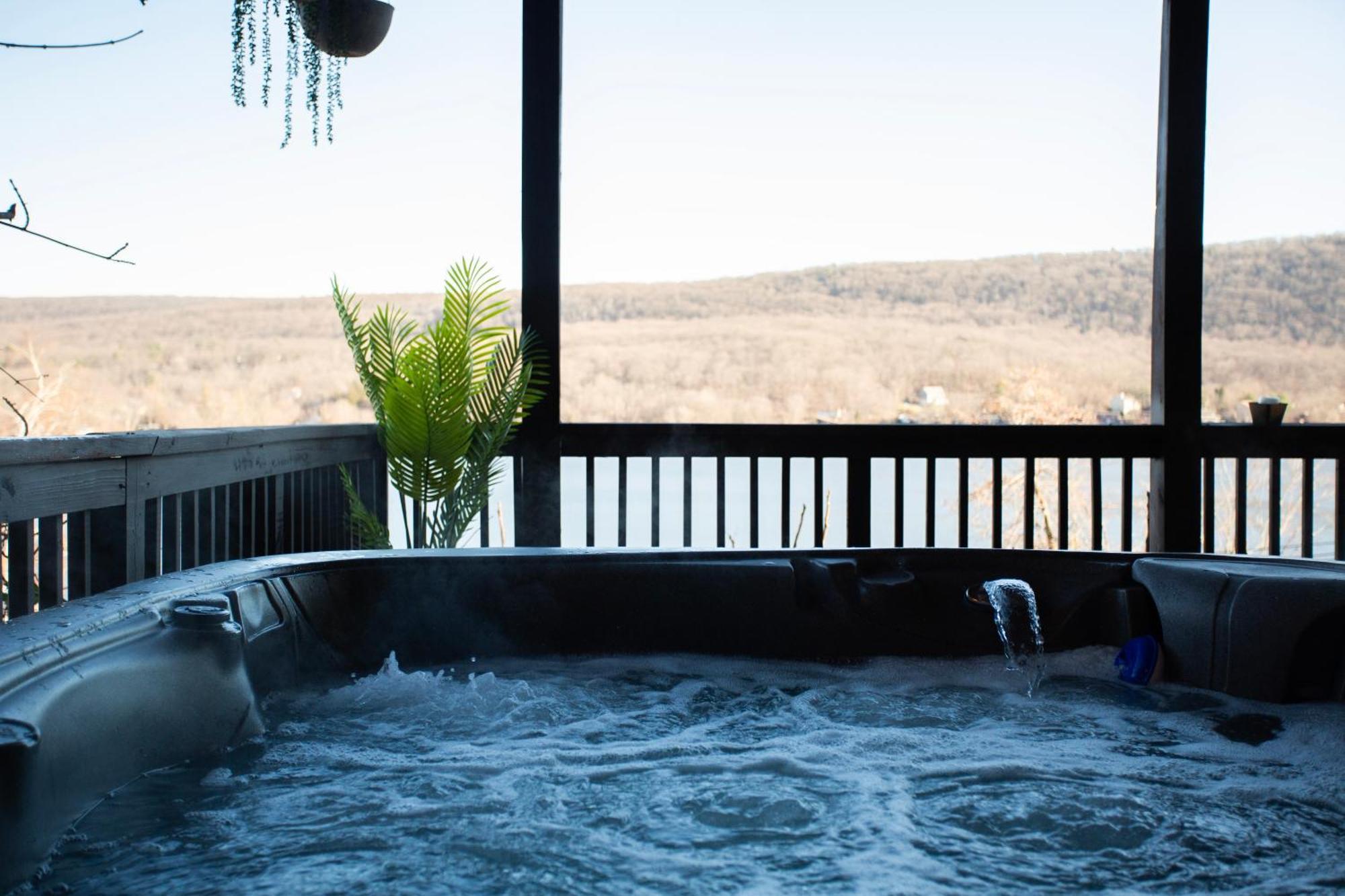 Lakeview House - Hot Tub - Firepit - Stunning Views - Spacious Deck - Cozy Living Room - Bar Greenwood Lake Exteriör bild