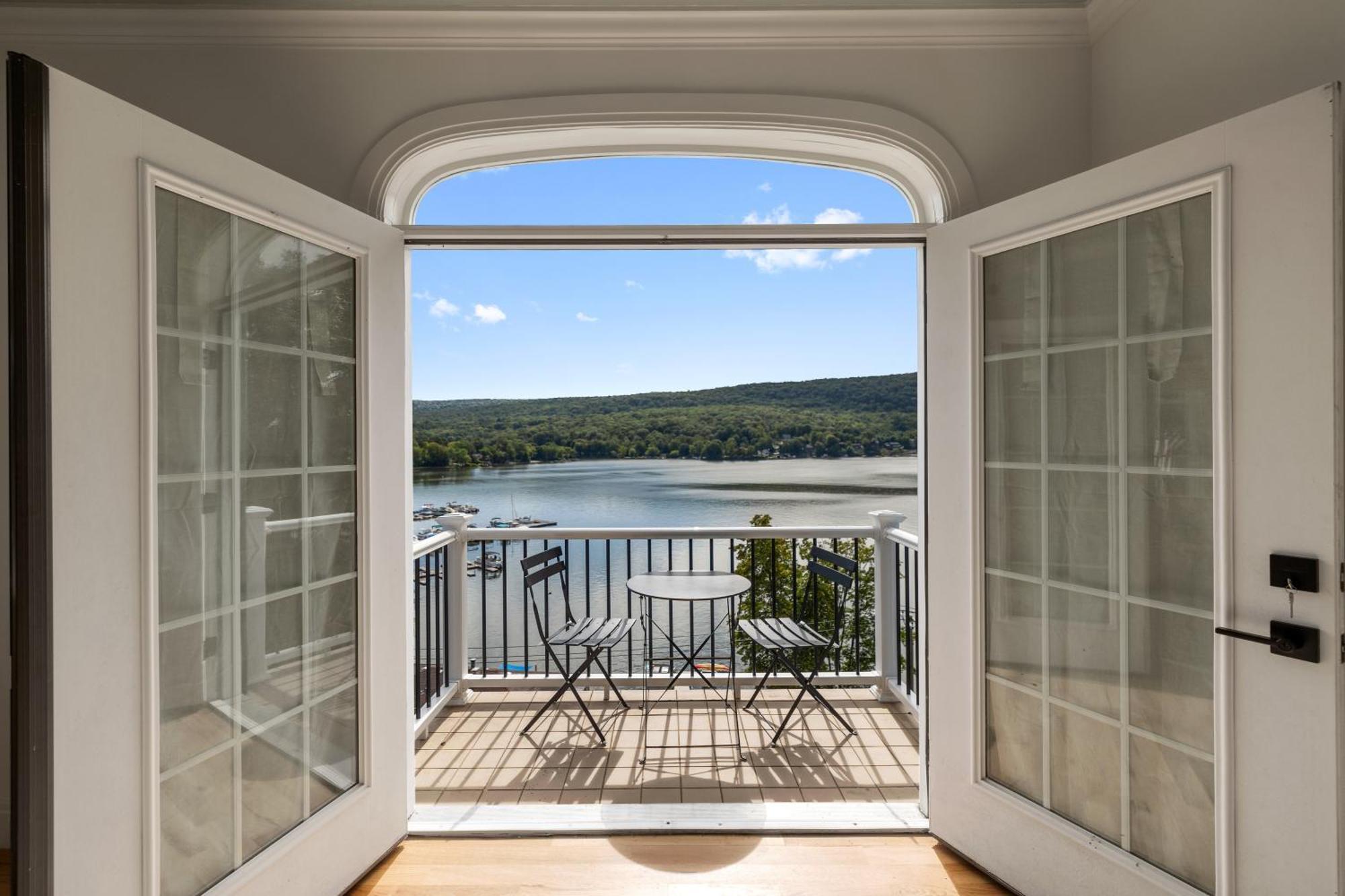 Lakeview House - Hot Tub - Firepit - Stunning Views - Spacious Deck - Cozy Living Room - Bar Greenwood Lake Exteriör bild