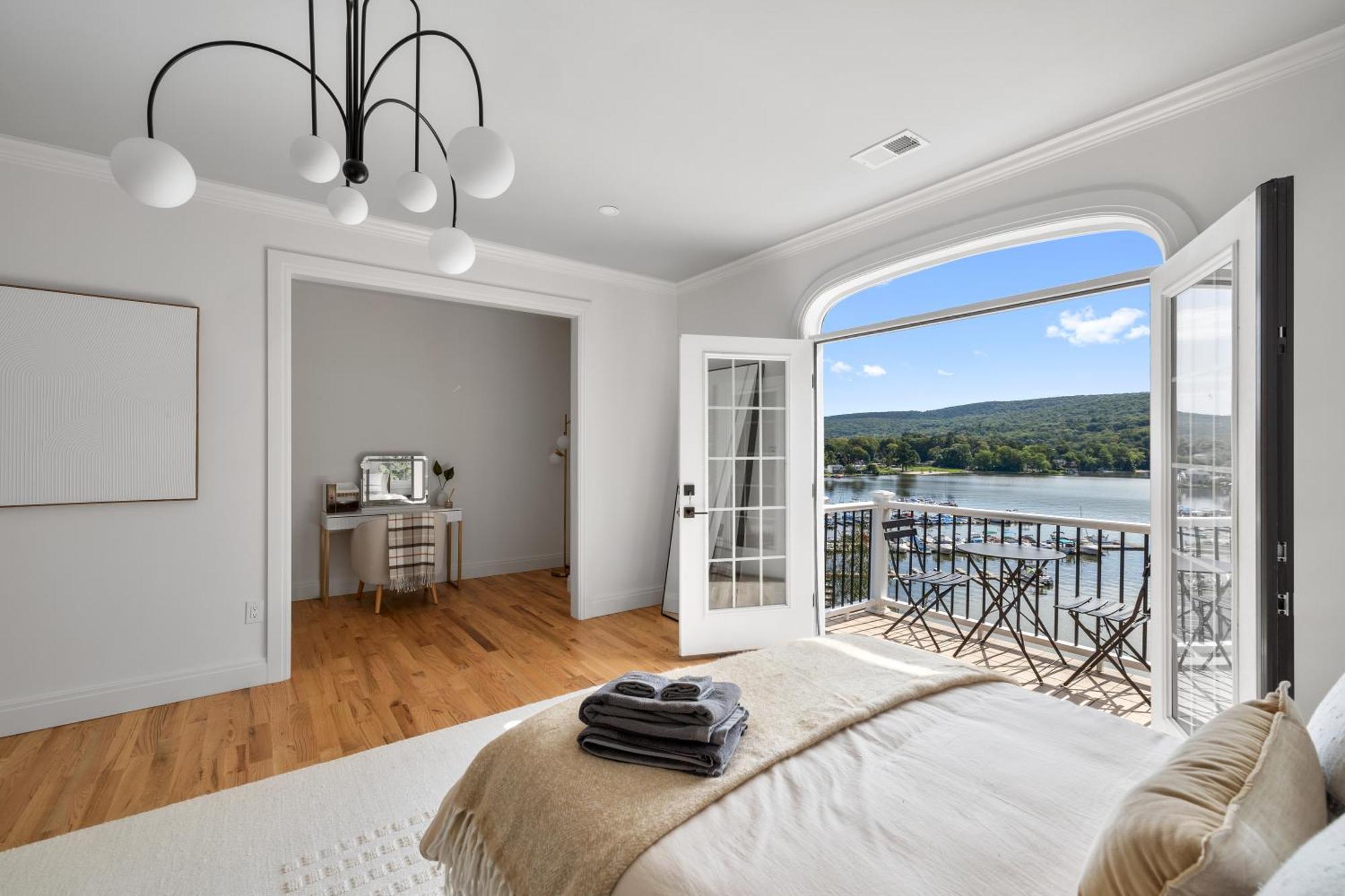 Lakeview House - Hot Tub - Firepit - Stunning Views - Spacious Deck - Cozy Living Room - Bar Greenwood Lake Exteriör bild