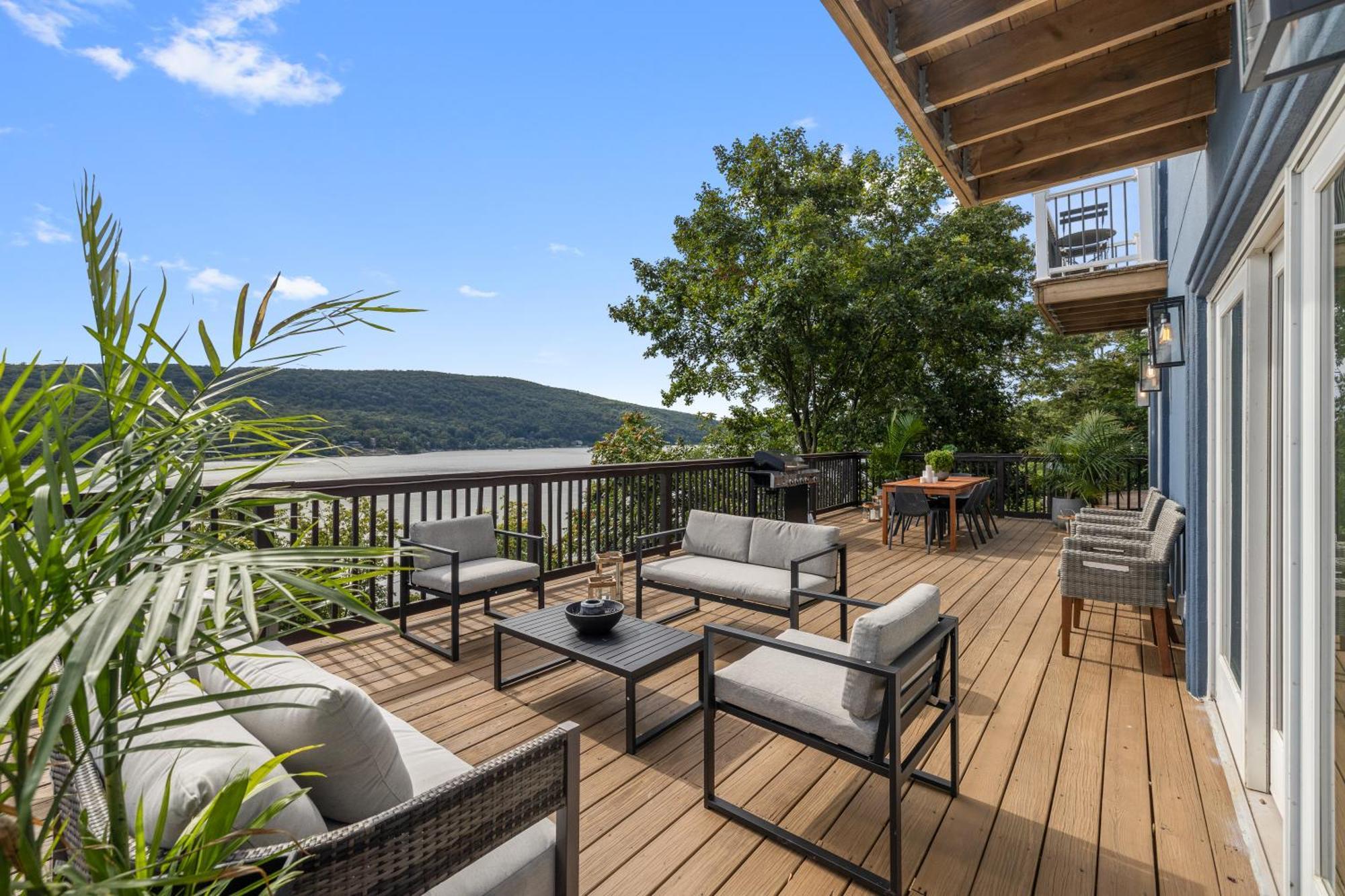 Lakeview House - Hot Tub - Firepit - Stunning Views - Spacious Deck - Cozy Living Room - Bar Greenwood Lake Exteriör bild
